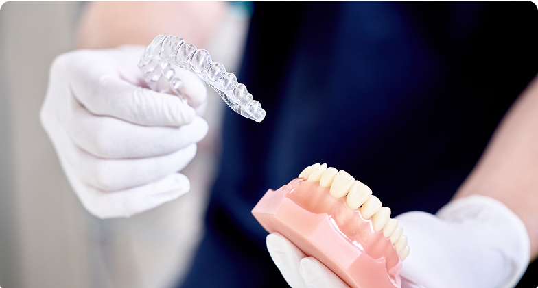 3つの矯正治療タイプの比較（目立ちにくい矯正、前歯の部分矯正、後戻りした歯並び改善）